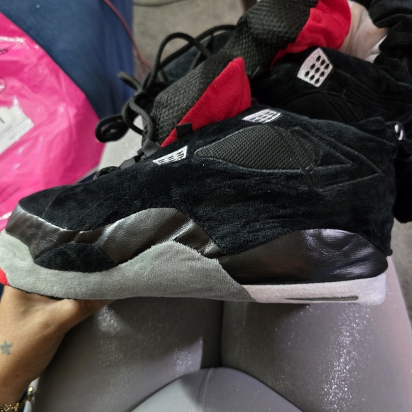 Stylish Black and Red Men's Cozy Sneakers Slippers - Picture 3 of 3